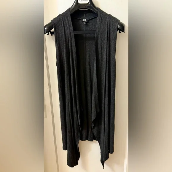 CABLE & GAUGE DARK GREY THIN KNIT VEST - Picture 11 of 16